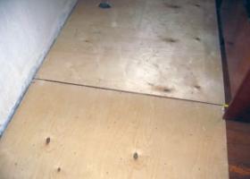 How to properly lay laminate flooring on a wooden floor